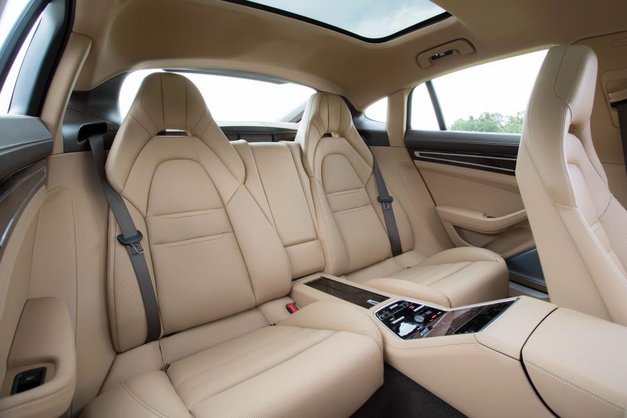 Интерьер Porsche Panamera 4S 2016 года  (фото 8 из 65)